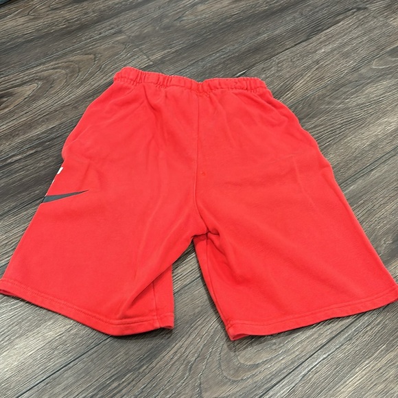 Boys Nike Sweatshorts - Picture 3 of 3